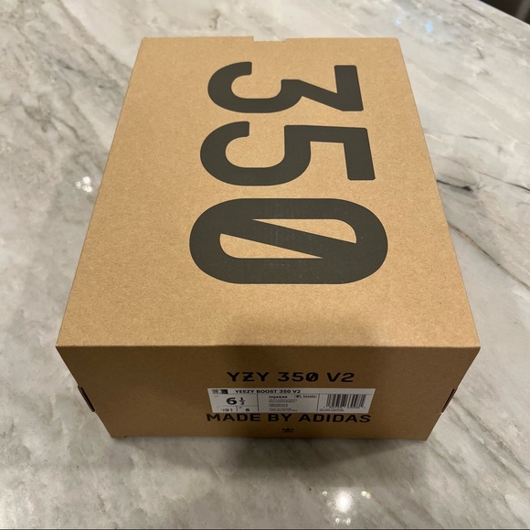 Yeezy Boost 350 V2 Onyx - Picture 11 of 13